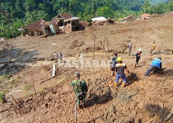 Longsor di Cipongkor Timbun 25 Rumah dan 10 Warga