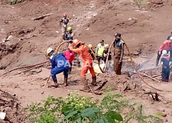 Pencarian Korban Longsor Cipongkor Masih Gunakan Alat Manual