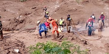 Pencarian Korban Longsor Cipongkor Masih Gunakan Alat Manual