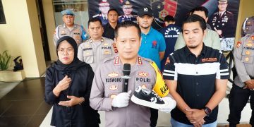 Polisi Ringkus Dua Orang Tersangka Penjual Sepatu Merk Palsu di Bandung