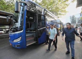 Friday Car Free, Bey Machmudin Naik Bus ke Gedung Sate