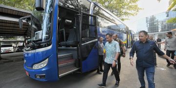 Friday Car Free, Bey Machmudin Naik Bus ke Gedung Sate