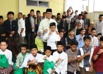 Bupati Bandung Santuni Anak Yatim Saat Giat Jumling