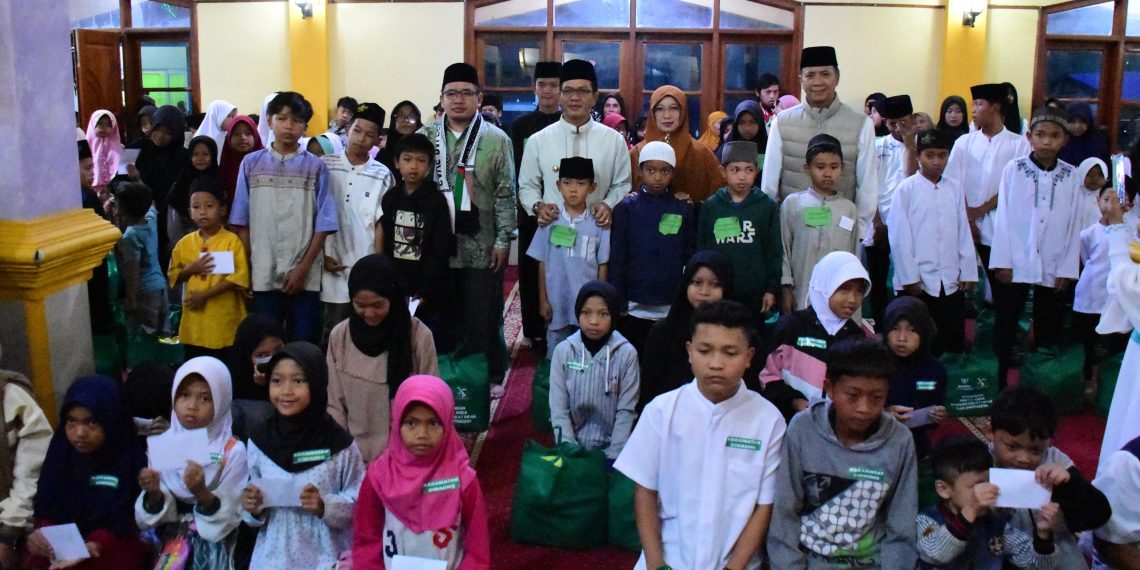 Bupati Bandung: Memuliakan Guru Ngaji Banyak Manfaatnya
