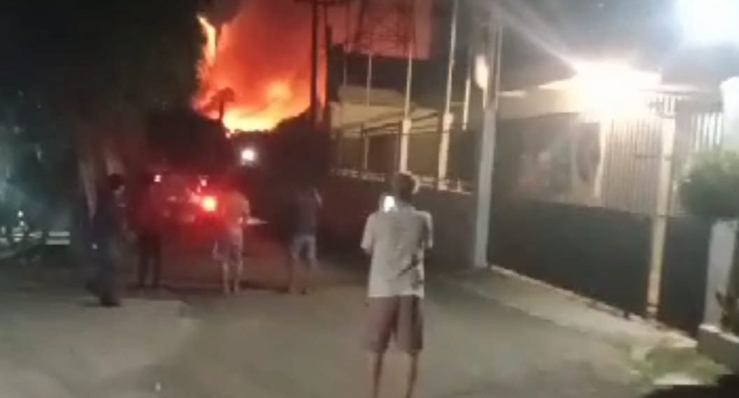 Warga Bekasi dan Bogor Dikagetkan dengan Ledakan Gudang Peluru