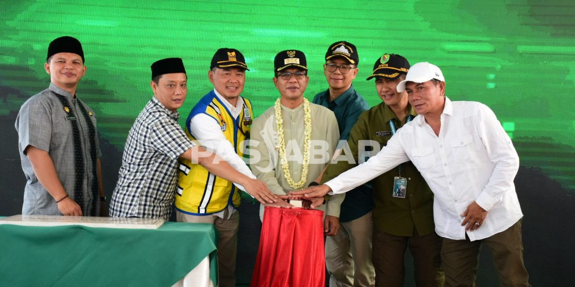 Bupati Bandung Resmikan Pembangunan Jembatan Cikeruh