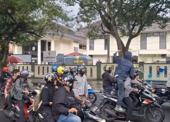 Warga Dago Elos Kembali Beraksi, PN Bandung Dilempari Cat