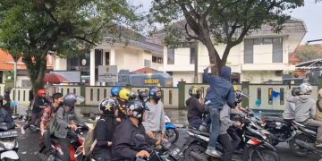 Warga Dago Elos Kembali Beraksi, PN Bandung Dilempari Cat