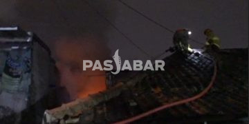 Kebakaran Besar Melanda 7 Rumah di Kawasan Kebon Jeruk Bandung