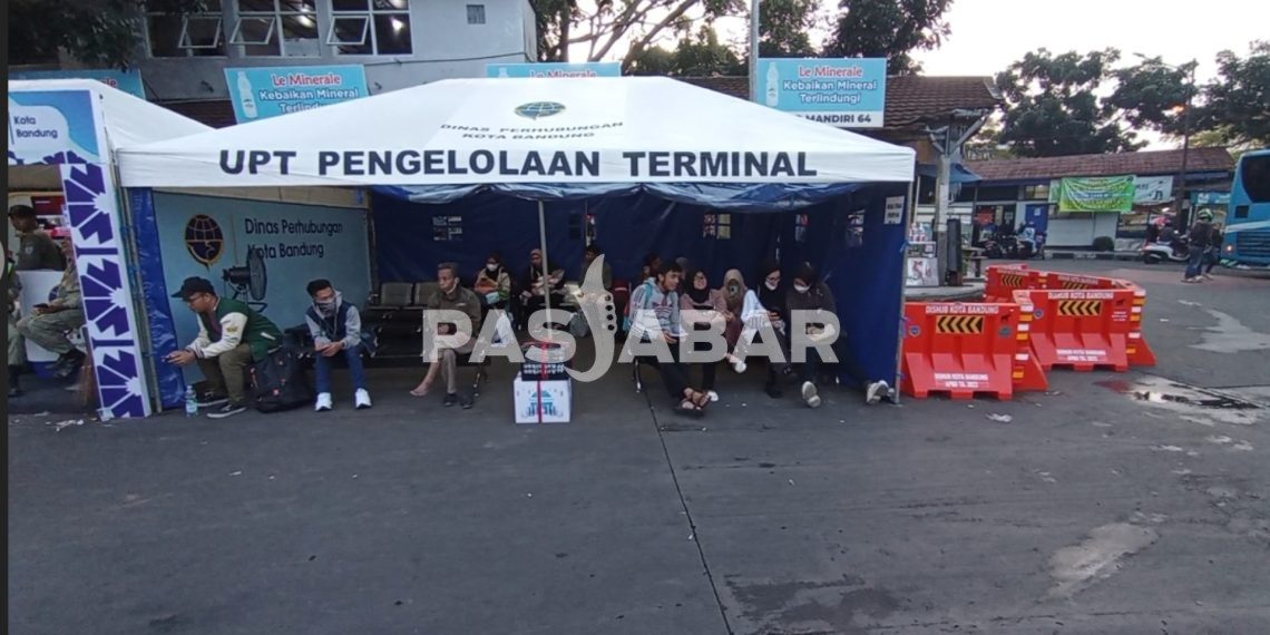 Pemudik Mulai Padati Terminal Cicaheum Bandung
