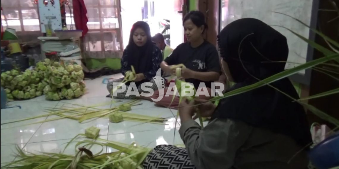 Jelang Lebaran Kampung Ketupat Banjir Pesanan