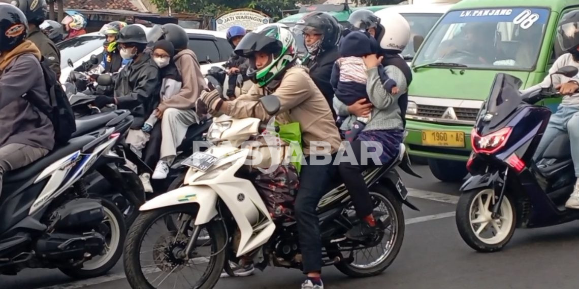 Sempat Dilarang Banyak Pemudik Bermotor Tetap Nekat Bawa Anak