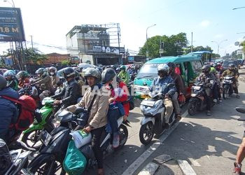 Pemudik Sepeda Motor Padati Jalan Arteri Bandung pada Arus Balik