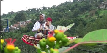 Cobain Yuk! Wisata Ekstrem Hutan Pinus di Dago