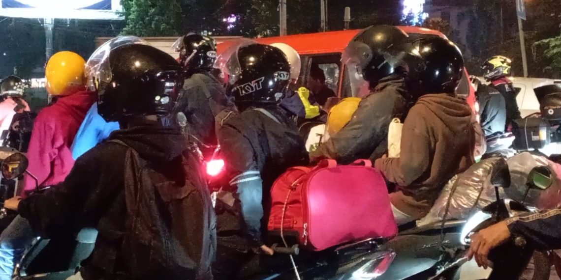 Arus Balik Sepeda Motor Masih Memadati Jalan Arteri Soekarno-Hatta, Kota Bandung