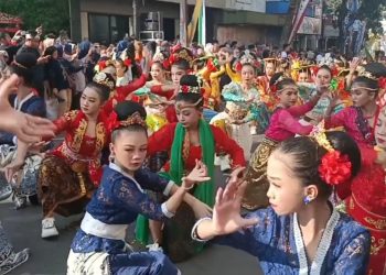 Ribuan Penari Turun ke Jalan Peringati Hari Tari Dunia