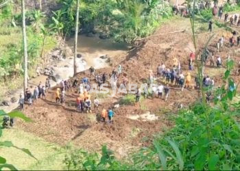 Petugas Masih Mencari Petani yang Tertimbun Longsor di KBB