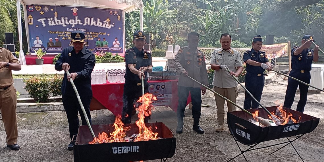 Rugikan Negara Ratusan Juta Rupiah, Pemkot Cimahi Musnahkan Rokok Ilegal