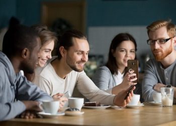 Esensi Manusia sebagai Makhluk Sosial