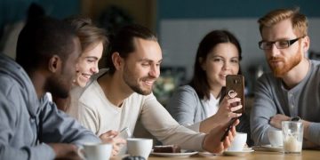 Esensi Manusia sebagai Makhluk Sosial