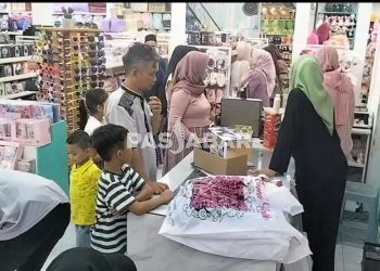 Ratusan Anak-anak Serbu Toko Mainan di Cianjur Usai Diberi THR