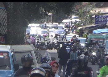 Ribuan Kendaraan Wisatawan Luar Bandung Serbu Objek Wisata Ciwidey dan Pasirjambu