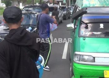 Macet di Jalur Wisata Ciwidey jadi Berkah Bagi Pedagang Kaki Lima