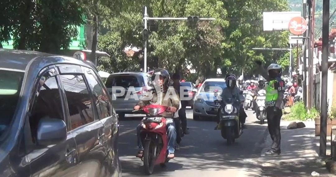 Hari Ini Jalur Wisata Ciwidey Lebih Padat Dibandingkan Kemarin