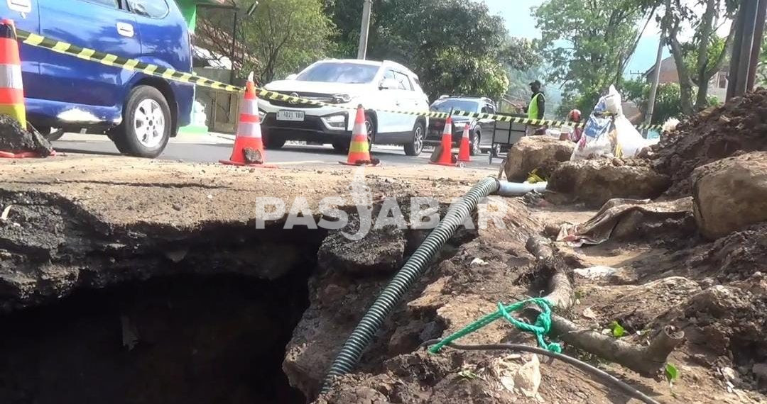 Jalur Wisata Ciwidey Macet Hingga 2 Km Akibat Perbaikan Saluran Pipa
