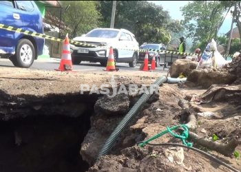Jalur Wisata Ciwidey Macet Hingga 2 Km Akibat Perbaikan Saluran Pipa