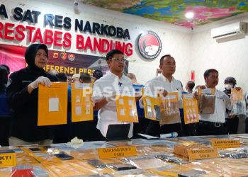 Polisi Gerebek Rumah Wanita Pengedar Sabu di Bandung