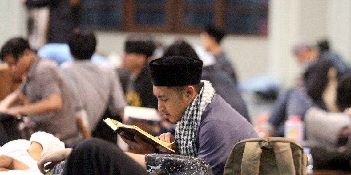 BerItikaf di Masjid Habiburrahman Kota Bandung