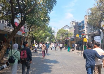 Warga Menikmati Hari Pertama Diterapkannya Braga Vehicle