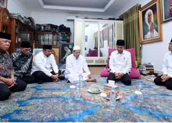 Presiden Jokowi Takziah ke Rumah Duka Almarhumah Syarifah Salma