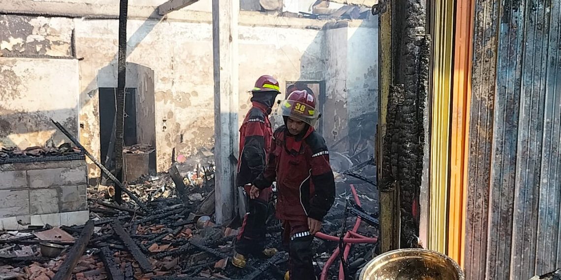 Sempat Ada Ledakan, Kebakaran Hanguskan Tiga Bangunan di Nanjung