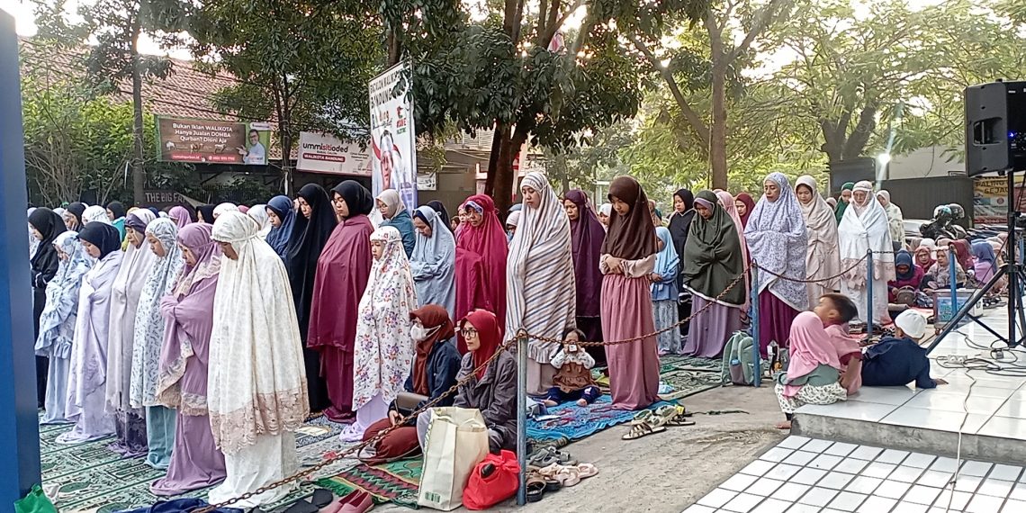 Ratusan Warga Bandung Laksanakan Sholat Idul Adha Lebih Awal
