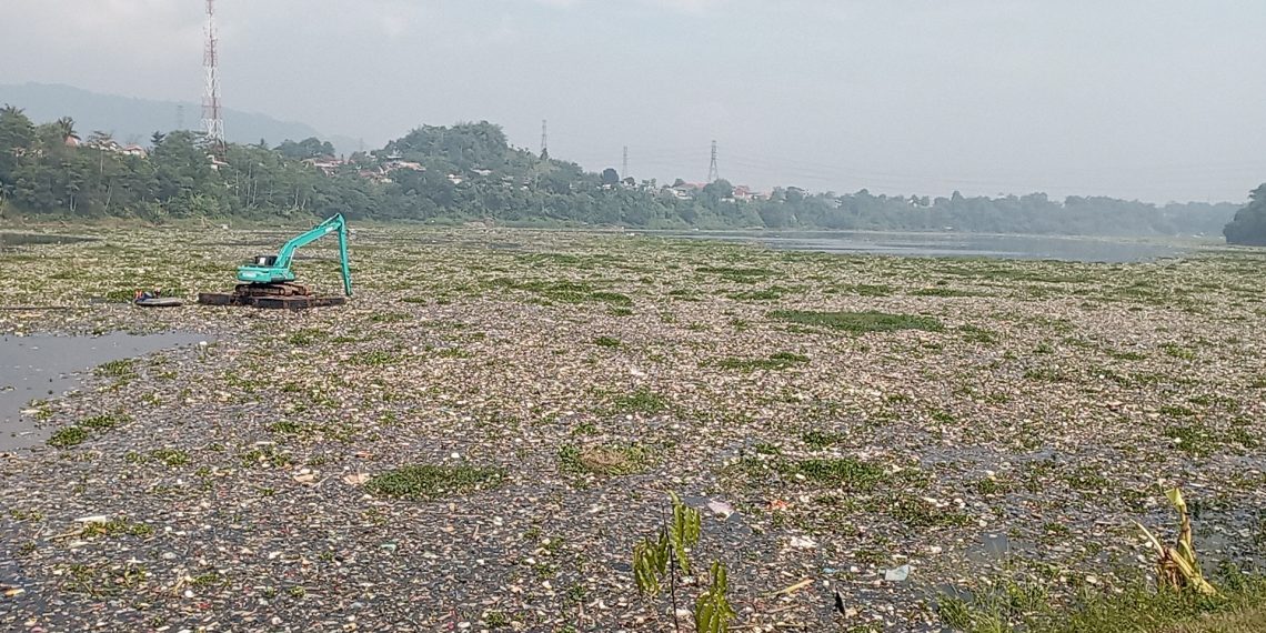 Sungai Citarum Masih Kotor, Pembersihan Diperpanjang