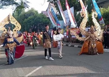 Pemkot Cimahi Gelar Kirab Budaya Ngarak Cai