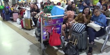 Libur Panjang, Penumpang Padati Stasiun Bandung