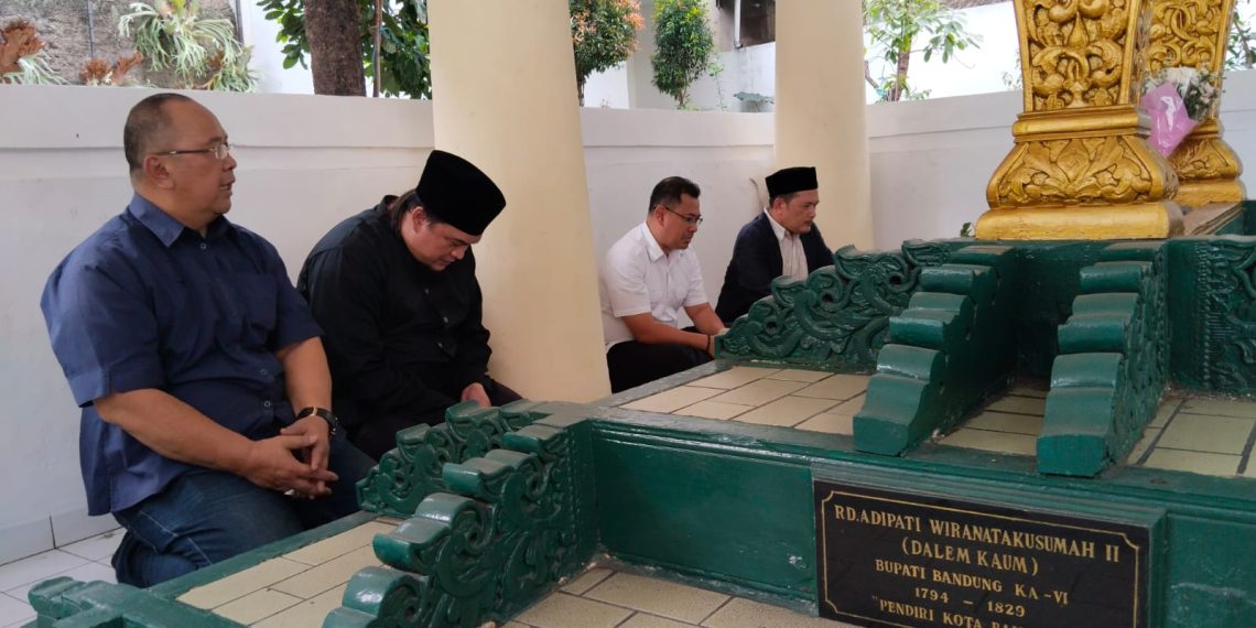 Kang Arfi Ziarah ke Makam Pendiri Bandung, Punya Ikatan Kerabat Dengan R.A Wiranatakusumah II
