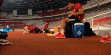 Momen Ketika Pemain Timnas Indonesia Laksanakan Sholat
