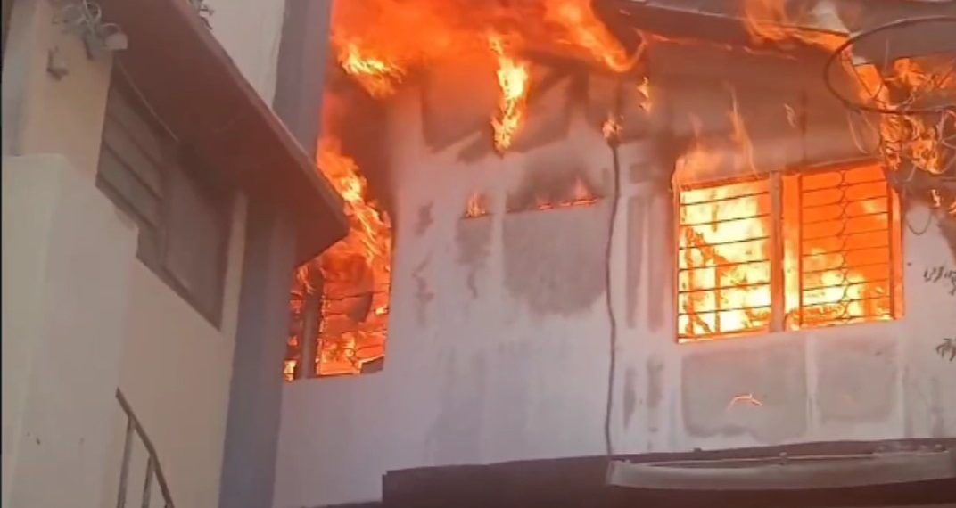 rumah terbakar di tamansari