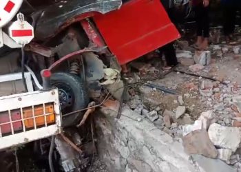 Truk Pengangkut BBM Oleng, Empat Warga Luka