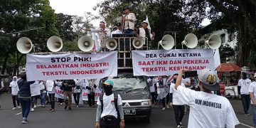 pekerja tekstil unjuk rasa