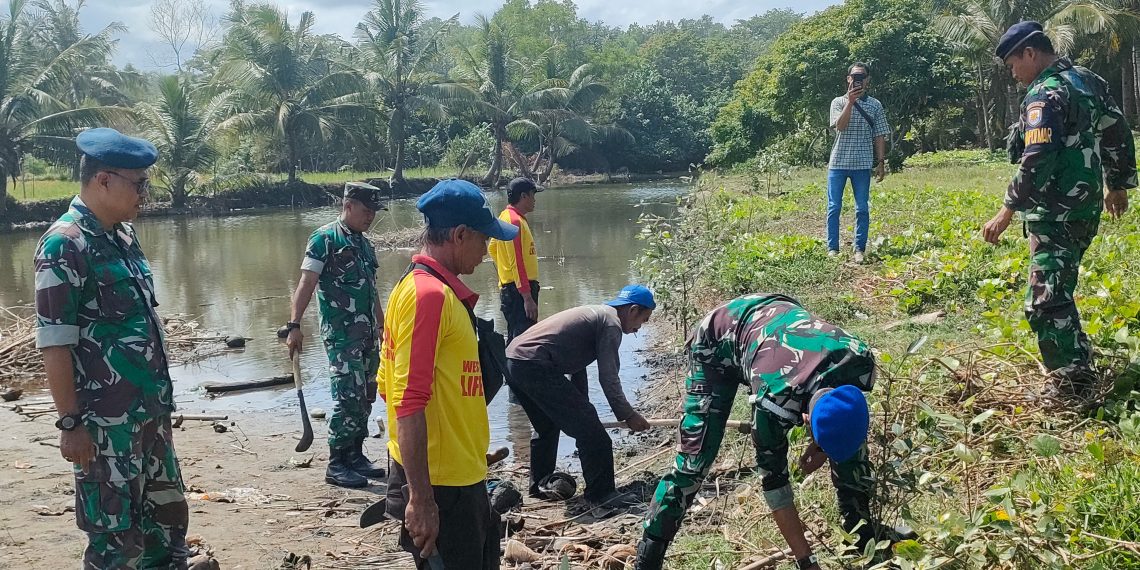 Peduli Lingkungan, Lanud Husein Sastranegara Tanam Mangrove Di Sepanjang Sungai Cijambe