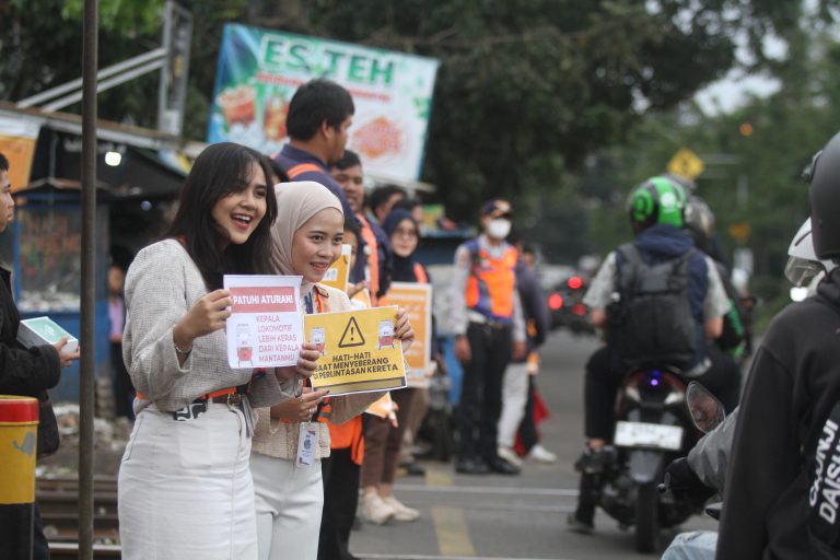 Foto: Kampanye Keselamatan Di Perlintasan KA - PASJABAR