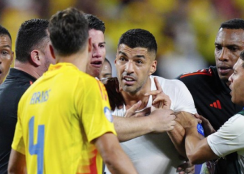 Luis Suarez Diduga Memicu Keributan di Tengah Lapangan