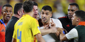 Luis Suarez Diduga Memicu Keributan di Tengah Lapangan