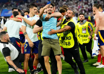 Piala Eropa 2024: Kapten Timnas Spanyol Meringis Kesakitan, Kena Tekel Petugas Keamanan