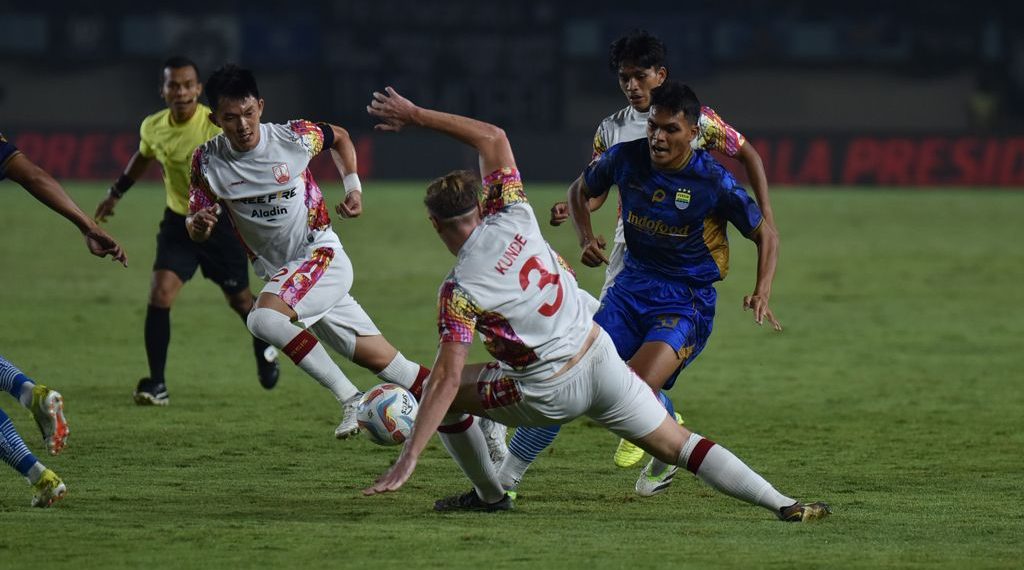 Persib Bandung Menelan Kekalahan Pahit saat Berhadapan dengan Persis Solo